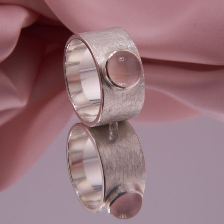 Silberring mit Rosenquarz, breit, eisgekratzt